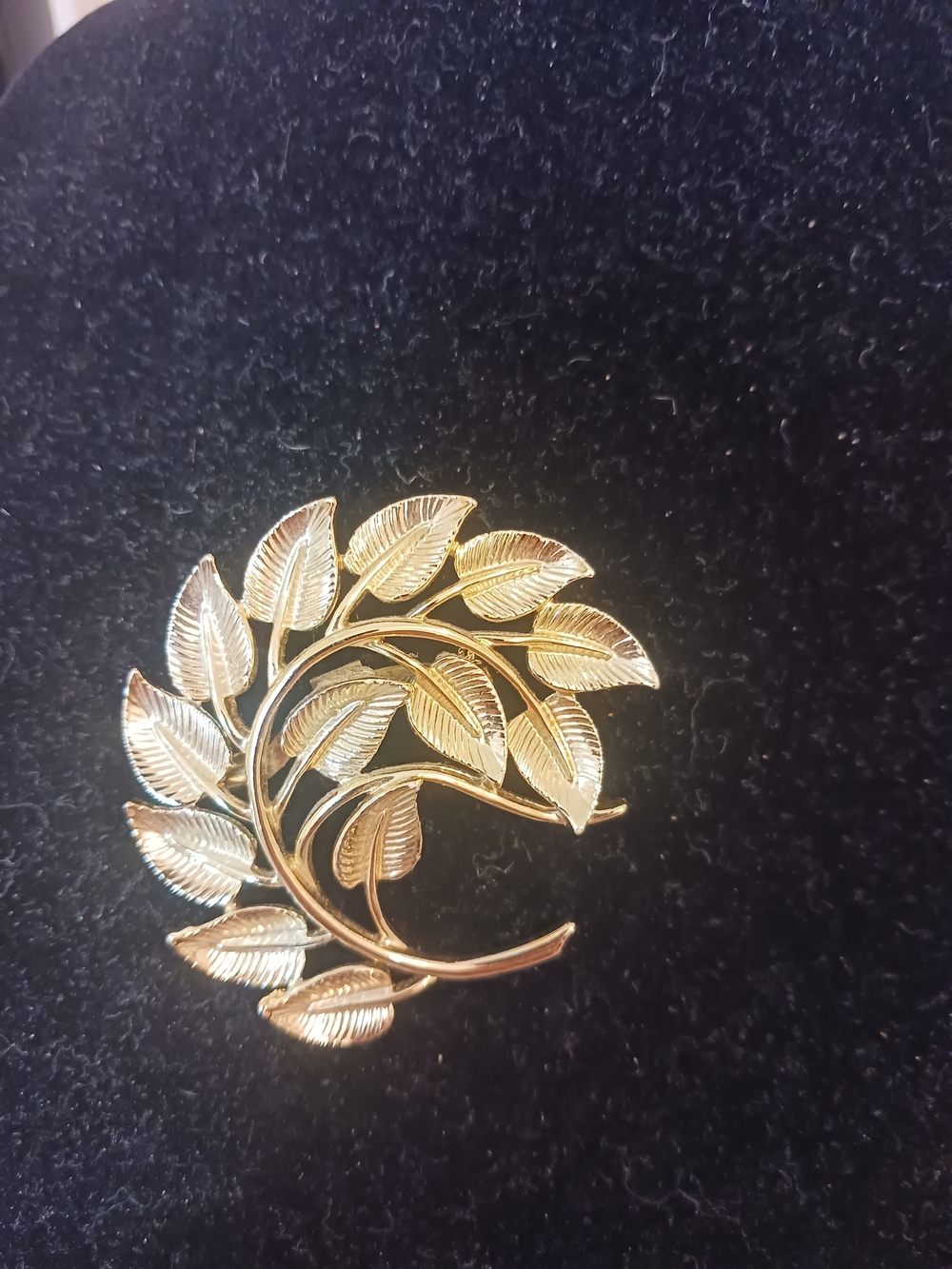Vintage Gold Fern Olive Leaf Wreath Brooch 60s
